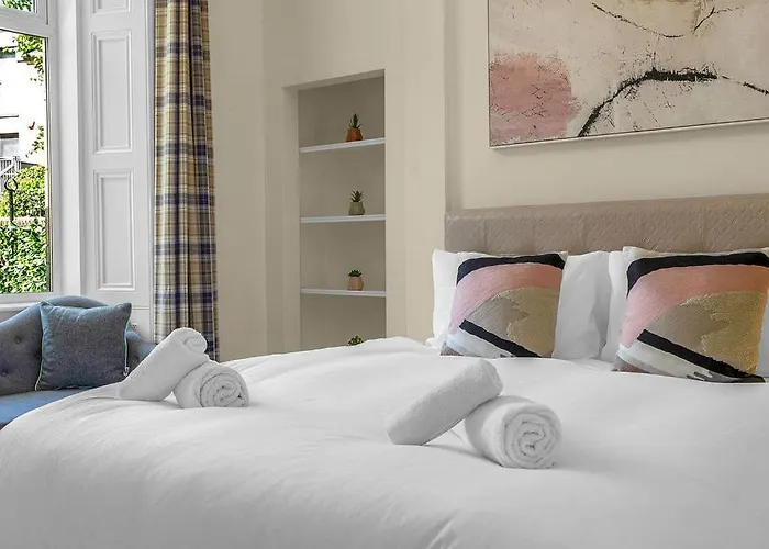 Elegant 2bed-central -by Homes Edinburgh