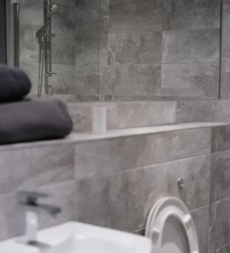 Murrayfield Stadium Basement ,murieston -3 Bed 3 Bath Daire *