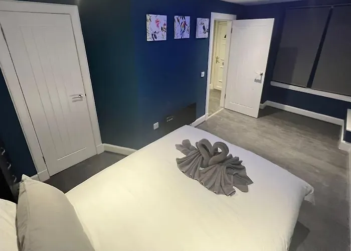 Murrayfield Stadium Basement ,murieston -3 Bed 3 Bath דירה אדינבורו