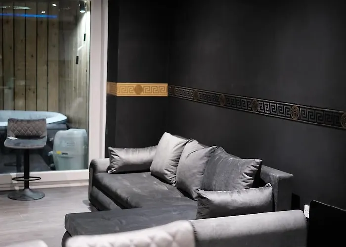 Murrayfield Stadium Basement ,murieston -3 Bed 3 Bath *