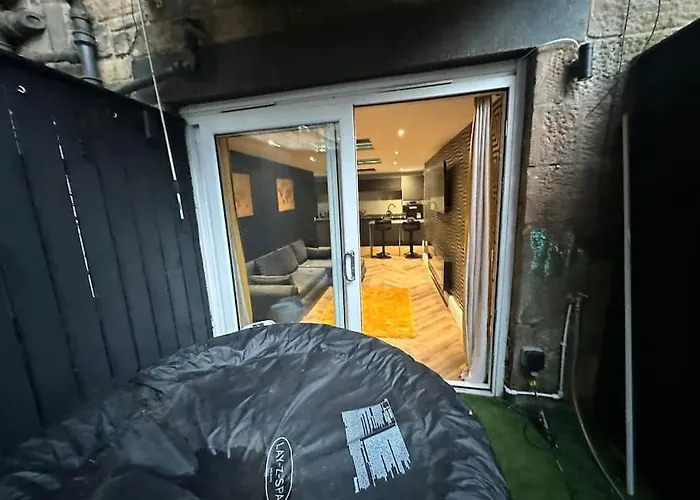 Murrayfield Stadium Basement ,murieston -3 Bed 3 Bath