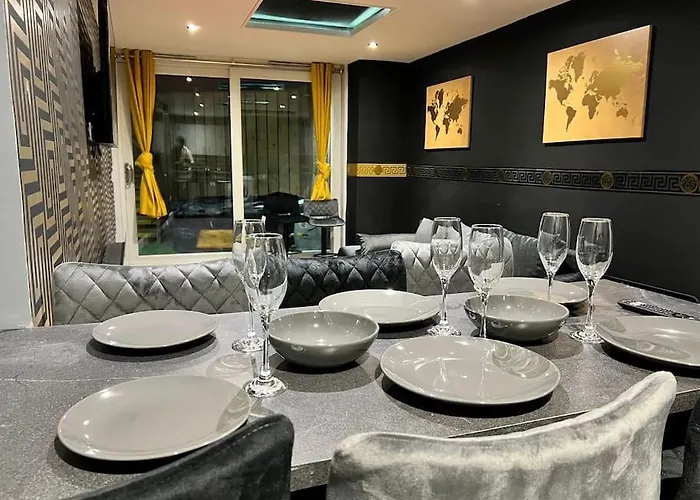 Murrayfield Stadium Basement ,murieston -3 Bed 3 Bath *