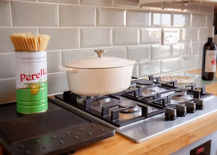 Beautiful Victorian Close To The Botanical Gardens, Free Parking! شقة