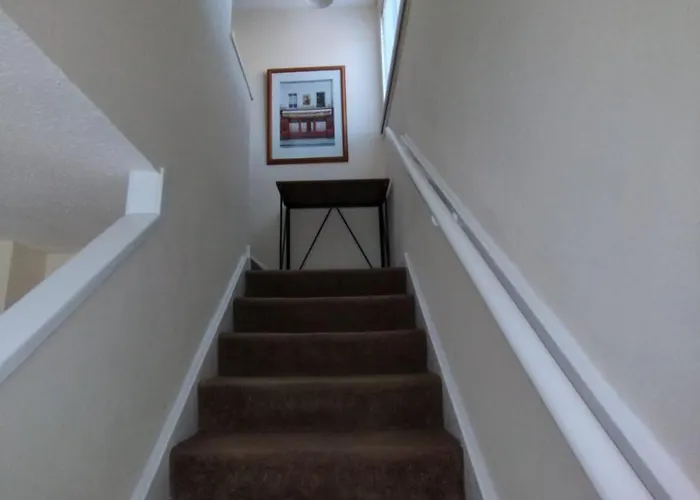 3 Bed House In - Private Parking * Edynburg