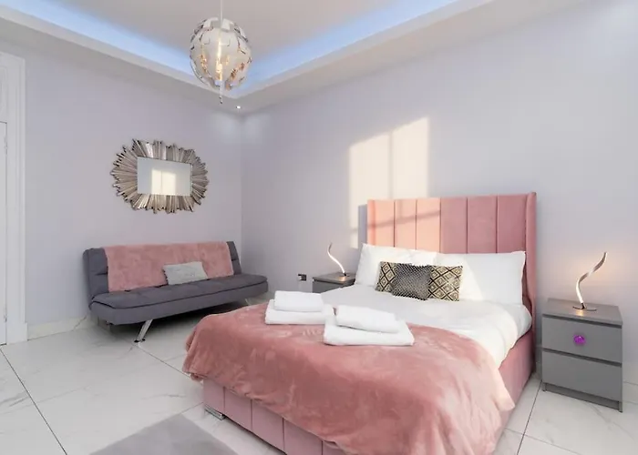 Spacious Modern Centre Castle Views * Edinburgh