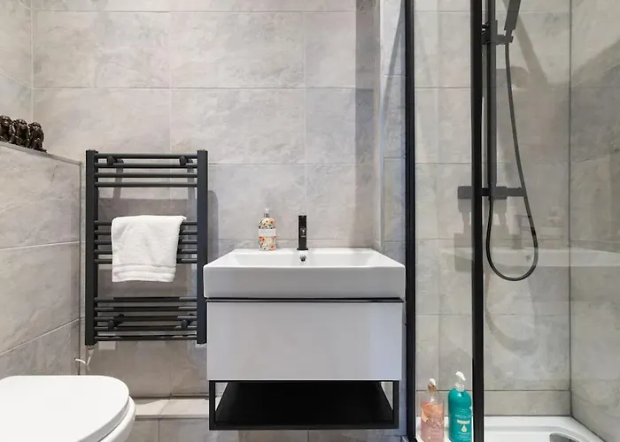 Spacious Modern Centre Castle Views Appartement