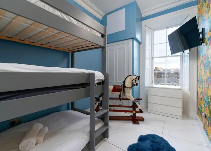 Spacious Modern Centre Castle Views Appartement