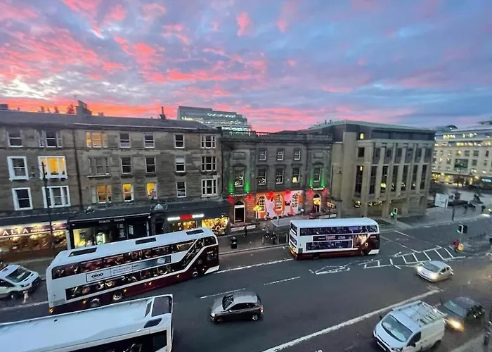 Spacious Modern Centre Castle Views * Edinburgh