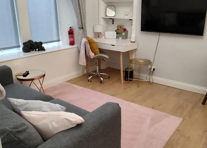 K R Sweet One Bedroom Flat Apartment *