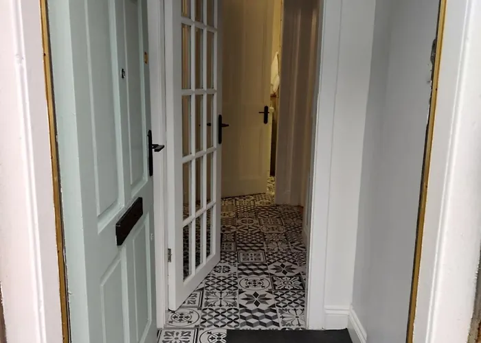 K R Sweet One Bedroom Flat *