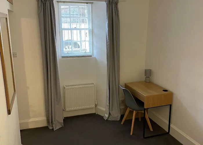 The Well Court * إدنبرة