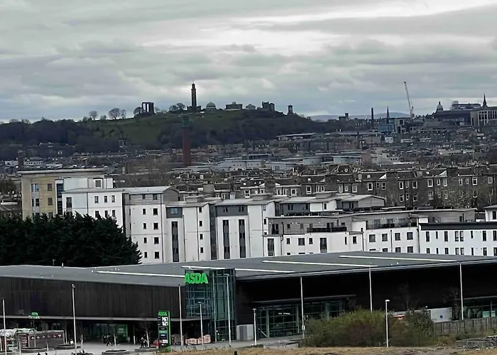 Spacious Penthouse אדינבורו