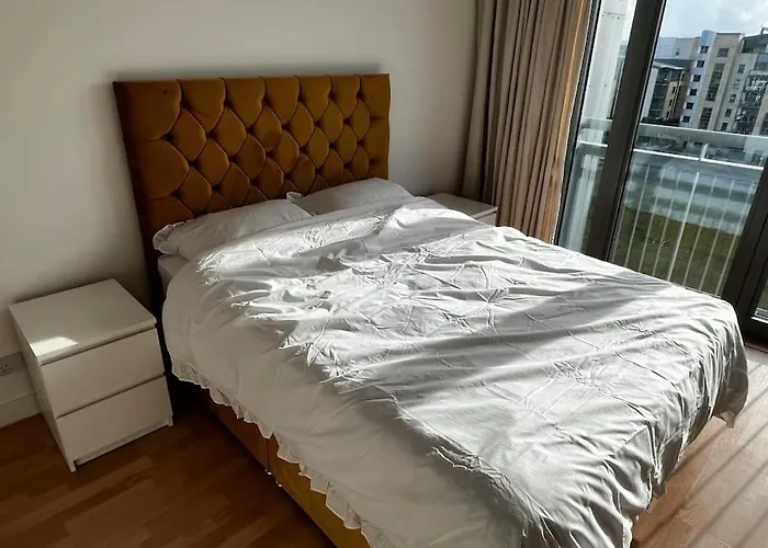 Spacious Penthouse דירה