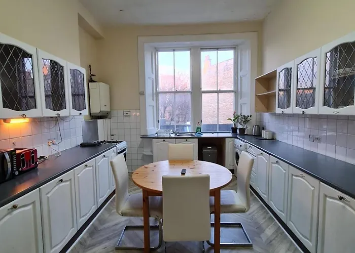 Apex Haymarket Station Apartment *