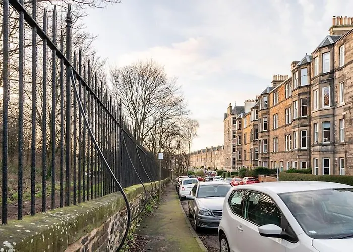 Appartement The Holyrood Park Hideaway Is A Lush & Arty 2 Double Bed Edinburgh