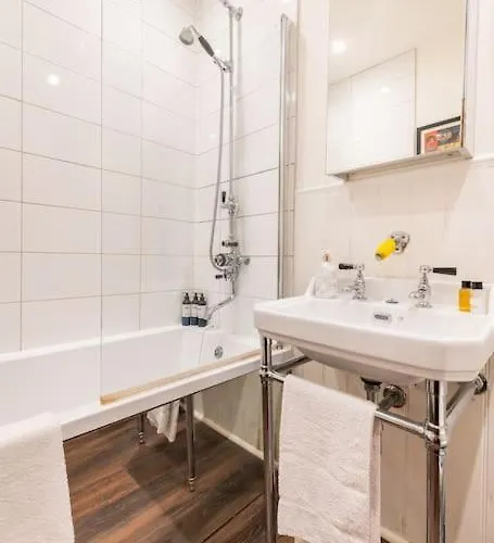 Appartement The Holyrood Park Hideaway Is A Lush & Arty 2 Double Bed Edinburgh