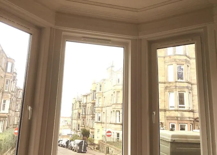 The Holyrood Park Hideaway Is A Lush & Arty 2 Double Bed *