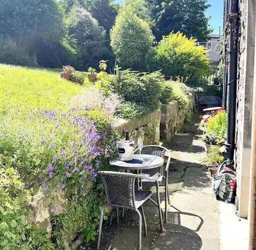 The Holyrood Park Hideaway Is A Lush & Arty 2 Double Bed *