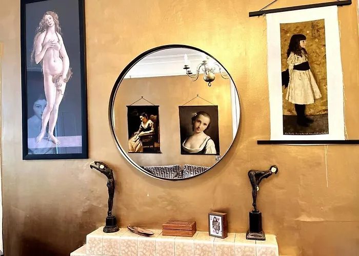 The Holyrood Park Hideaway Is A Lush & Arty 2 Double Bed Lejlighed *