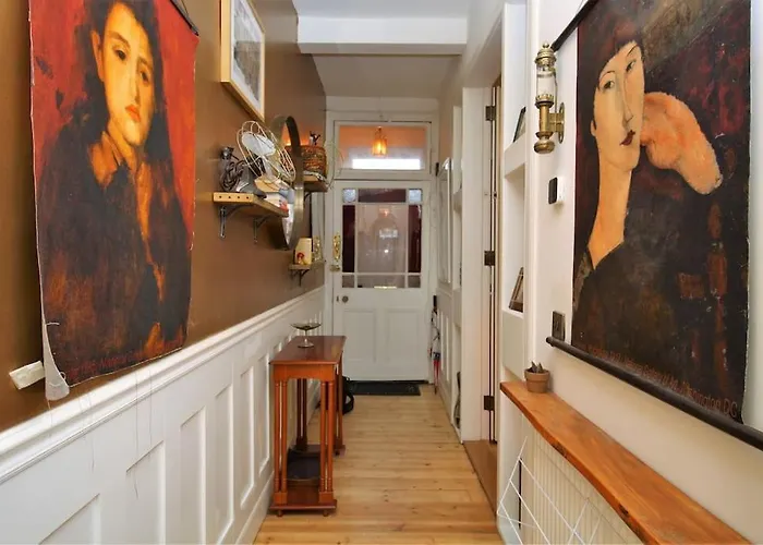 The Holyrood Park Hideaway Is A Lush & Arty 2 Double Bed Edinburgh