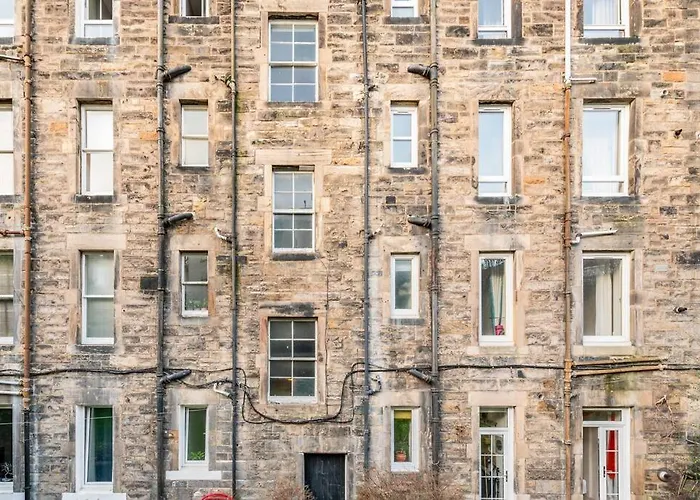 The Holyrood Park Hideaway Is A Lush & Arty 2 Double Bed Lejlighed *