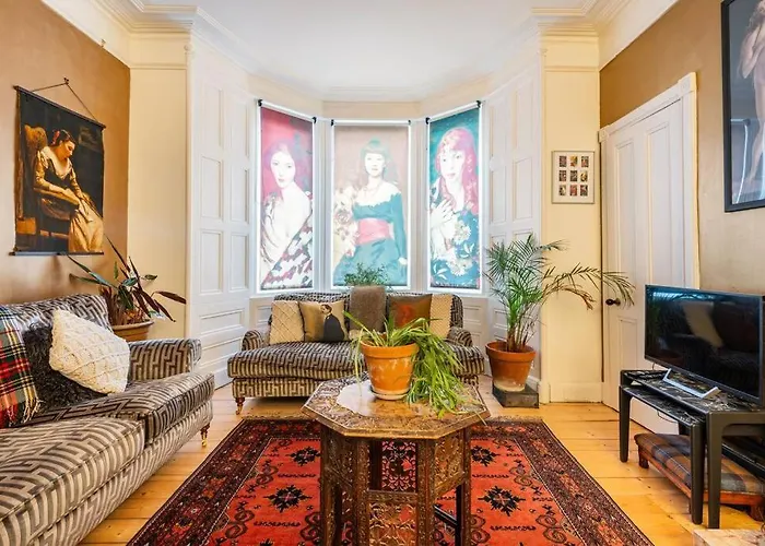 The Holyrood Park Hideaway Is A Lush & Arty 2 Double Bed *