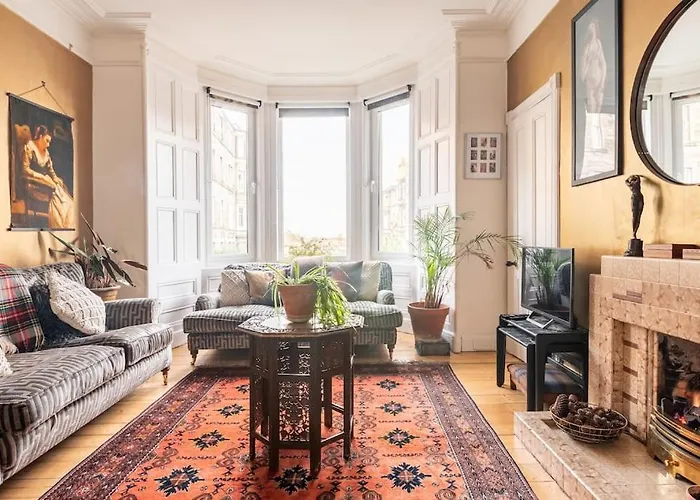 The Holyrood Park Hideaway Is A Lush & Arty 2 Double Bed Lejlighed *