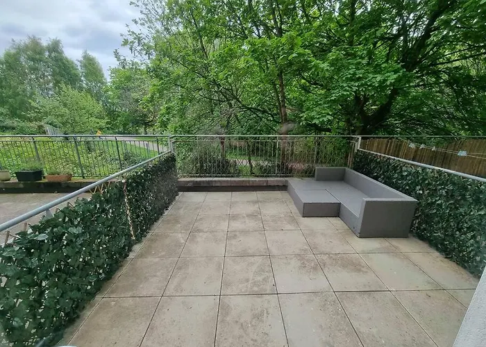 Stunning 1 Bd Flat In Lochend Park With A Patio *