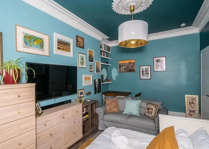 Pass The Keys Trendy Historic Flat Sleeps 4 To 6 Near Leith Shore *