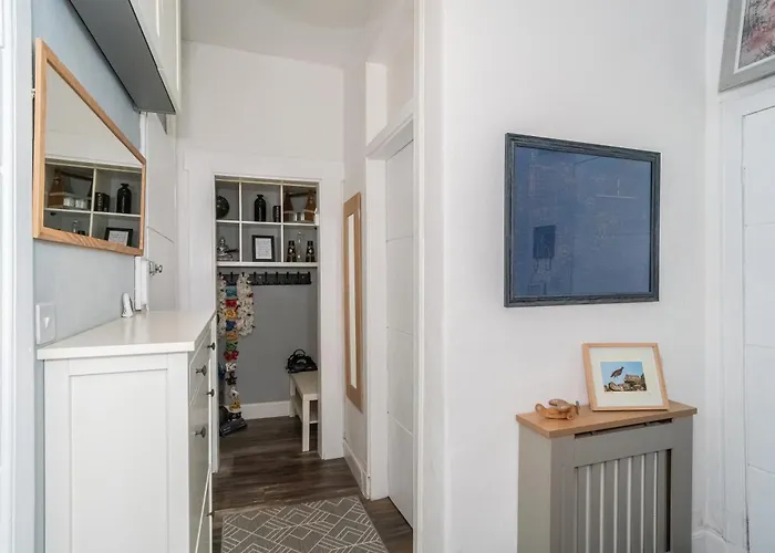 Apartmán Pass The Keys Trendy Historic Flat Sleeps 4 To 6 Near Leith Shore