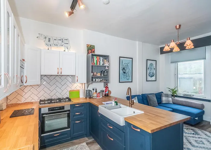 Pass The Keys Trendy Historic Flat Sleeps 4 To 6 Near Leith Shore