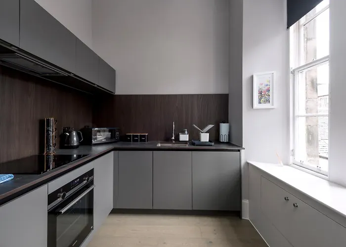 Modern George Street Sleeping 2 *