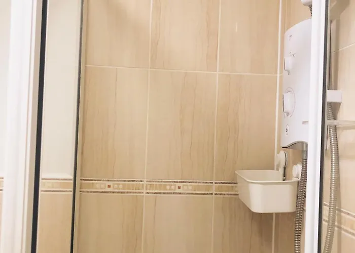 15 Mins To Princes Street Spacious Lakeside With Free Parking אדינבורו