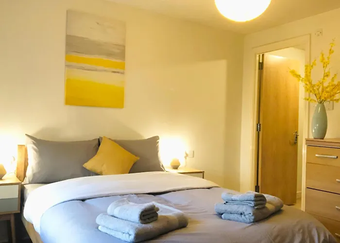 15 Mins To Princes Street Spacious Lakeside With Free Parking شقة