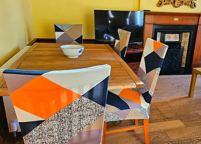 Georgian 2 Bedroom דירה