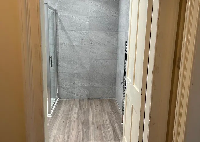 Beautiful 2 Bed 2 Bath Flat Overlooking Meadows Park Apartamento *