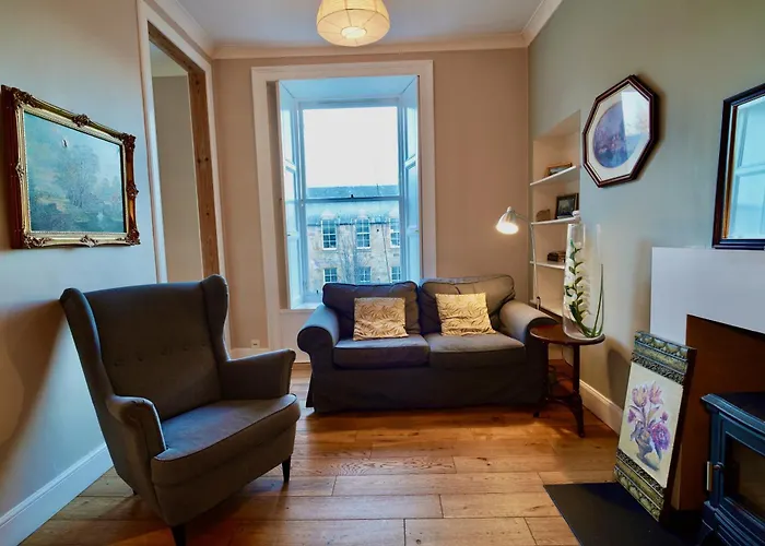 Spacious 2 Bed Next To Royal Mile & Waverley * Edinburgh