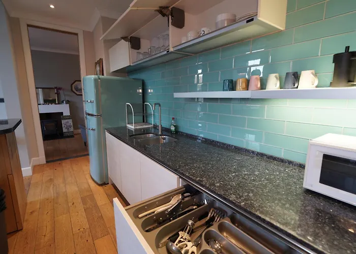 Spacious 2 Bed Next To Royal Mile & Waverley * Edinburgh