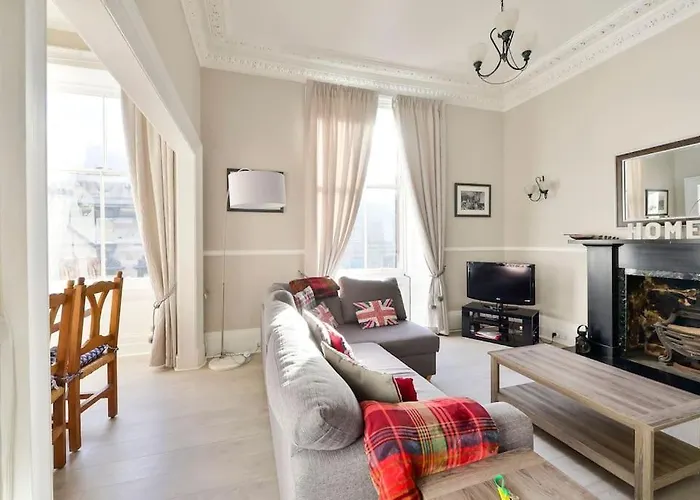 George Iv Bridge - Superbly Located 3 Bedroom! شقة إدنبرة