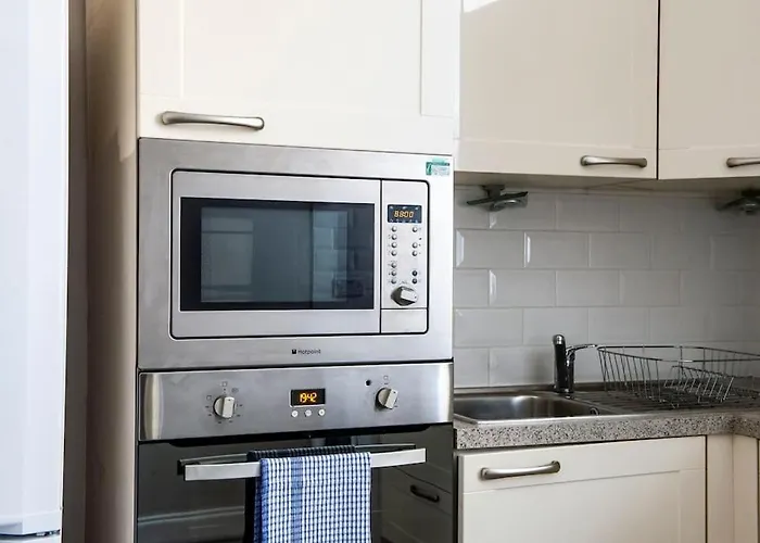 George Iv Bridge - Superbly Located 3 Bedroom!