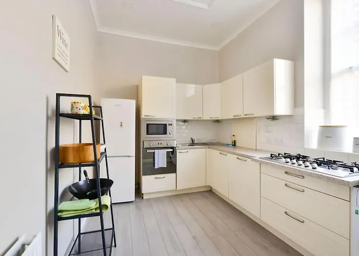 George Iv Bridge - Superbly Located 3 Bedroom! *