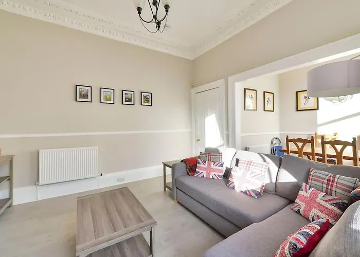 George Iv Bridge - Superbly Located 3 Bedroom!