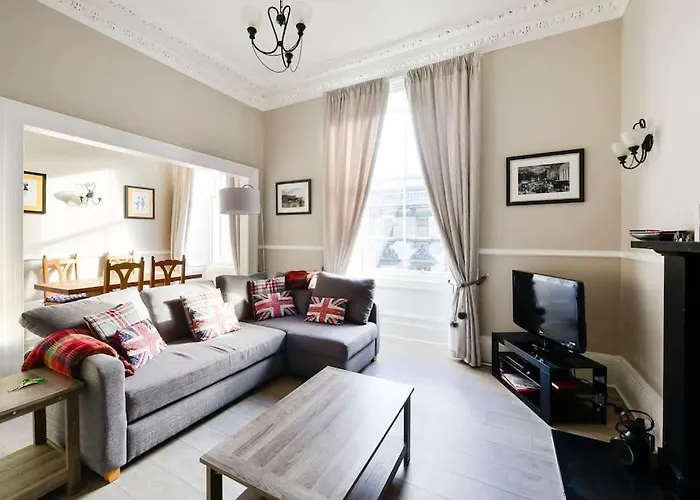 George Iv Bridge - Superbly Located 3 Bedroom!