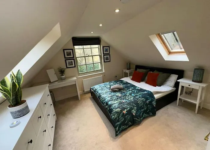 The Gate House - 3 Bed & Parking Villa *