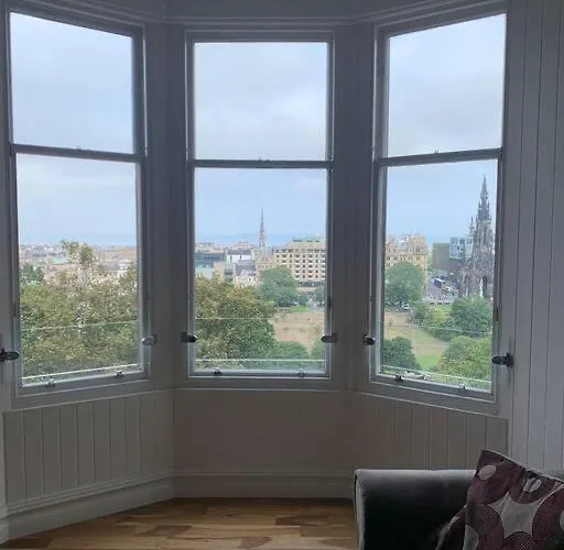 Modern Flat With Views By The Royal Mile Appartamento Edimburgo