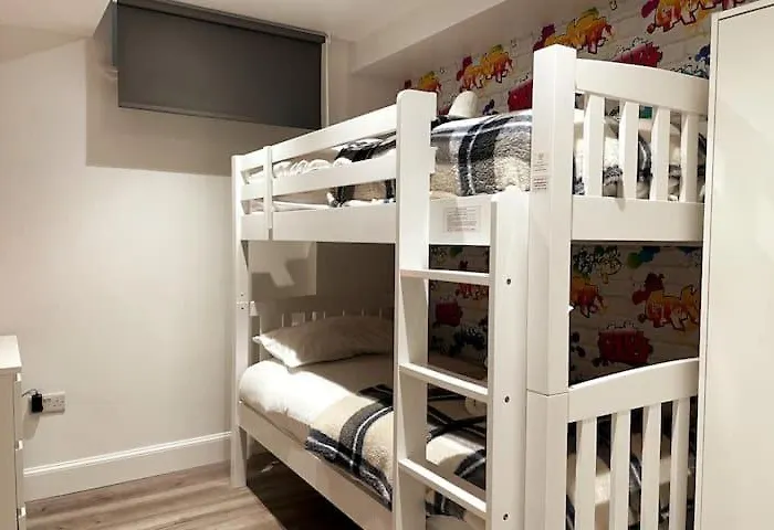 Montgomery Lovely 3 Bedroom With Private Garden In Centre شقة *