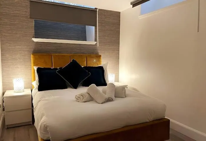 Montgomery Lovely 3 Bedroom With Private Garden In Centre Edinburgh