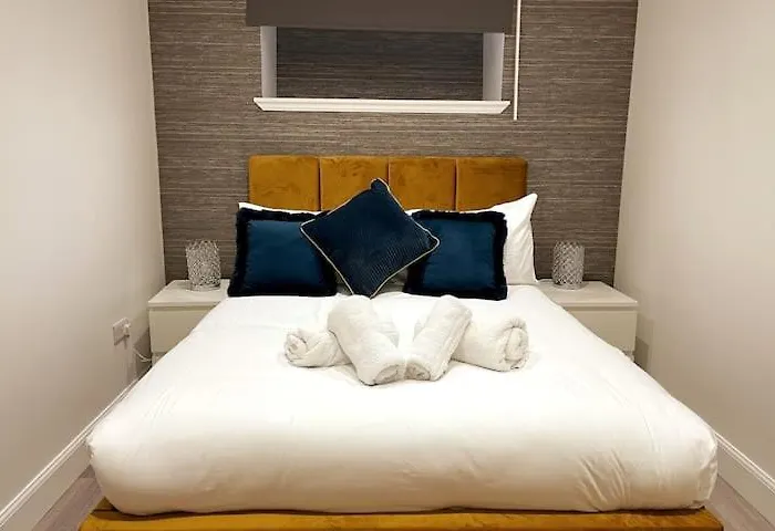 Montgomery Lovely 3 Bedroom With Private Garden In Centre شقة