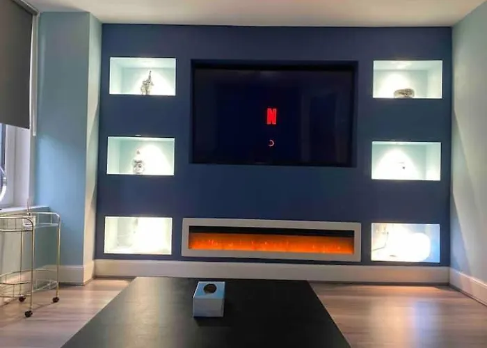 Montgomery Lovely 3 Bedroom With Private Garden In Centre *