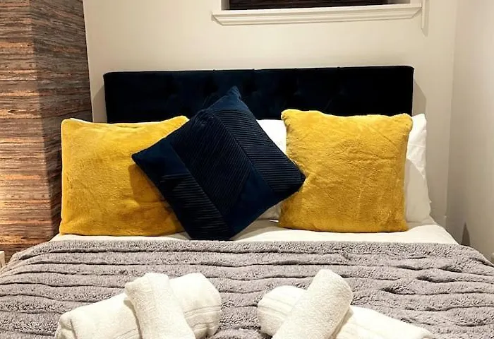 Montgomery Lovely 3 Bedroom With Private Garden In Centre إدنبرة